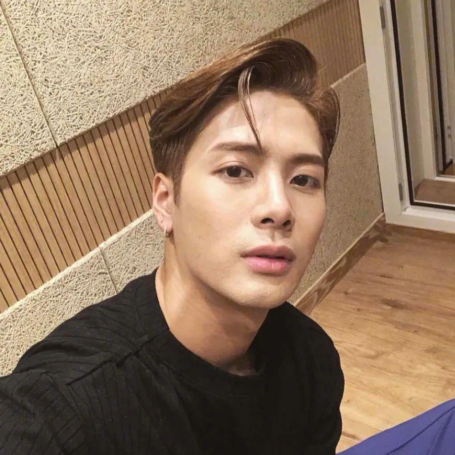 换个角度试了下,感觉憨厚了许多~严屹宽说起古