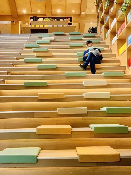 临平图书馆试运行刷脸就能进还可以在家躺着借书