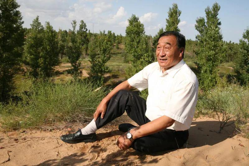 流沙吞没农田牧场120万亩风沙侵袭压埋412个村庄.治沙!