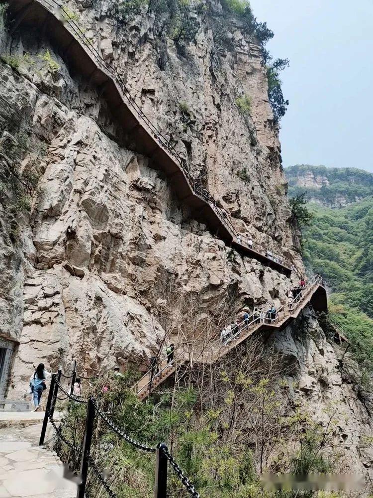 聖母谷湖水清澈葫蘆潭位於雲丘山景區聖母谷內,相傳是八仙到雲丘山