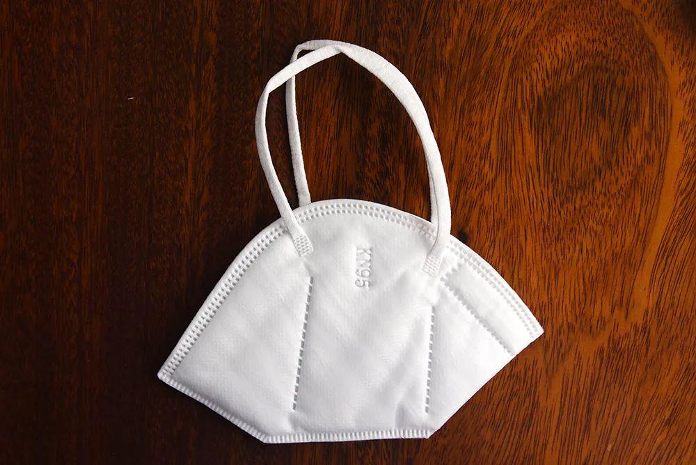 "上犹罩"出国啦!_口罩