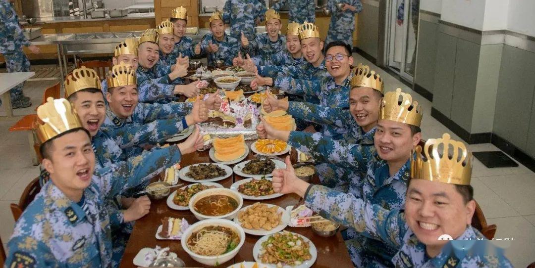 生日快乐和人民海军同一天生日是一种什么体验