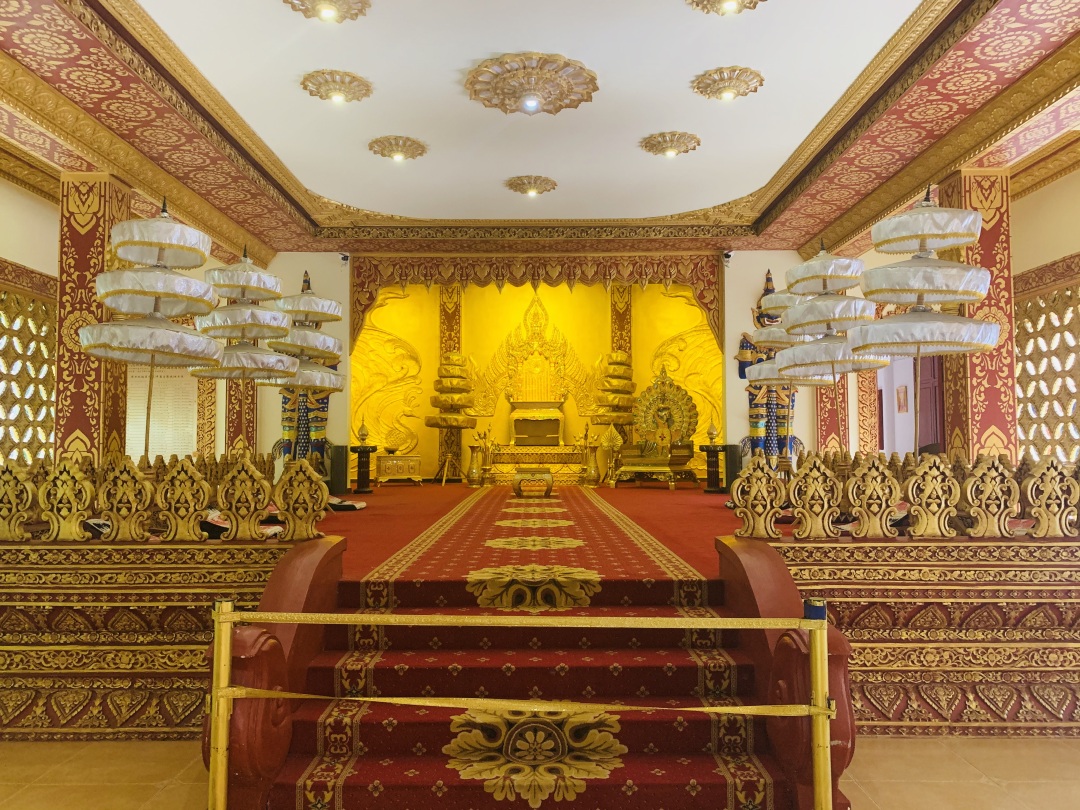 还有傣王微服出巡逛御花园,感受傣族王室文化.