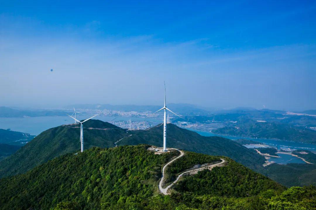 山与海红蓝知己携手探寻盐洲岛风车山