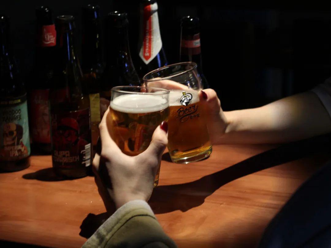 带走『象啤堂』的出现实在及时在家就只能喝喝工业啤酒了要么就在酒吧