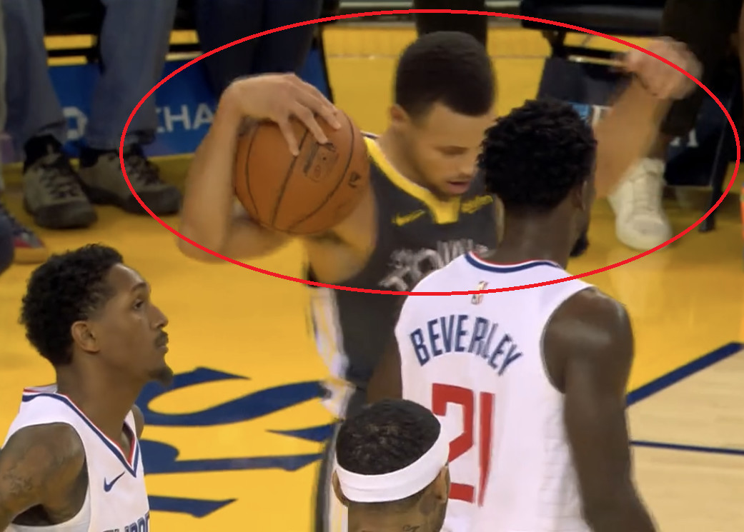 库里抖肩庆祝不尊重对手球迷不淡定了为了黑而黑有意思么