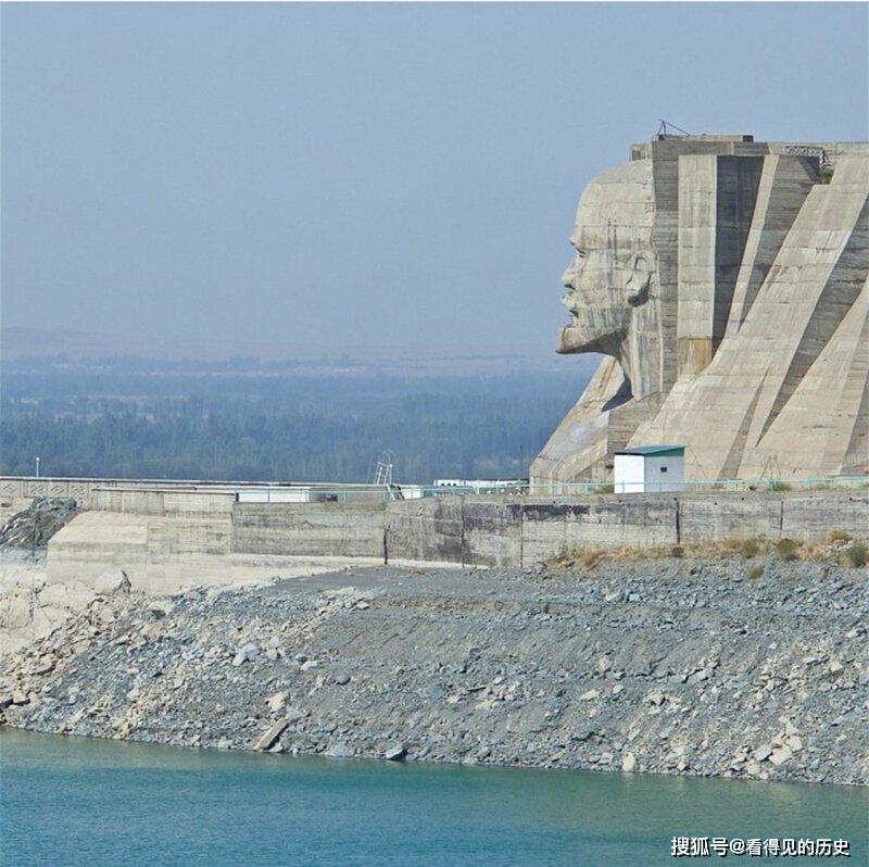 前苏联建造的列宁水库 列宁头像高达五层楼