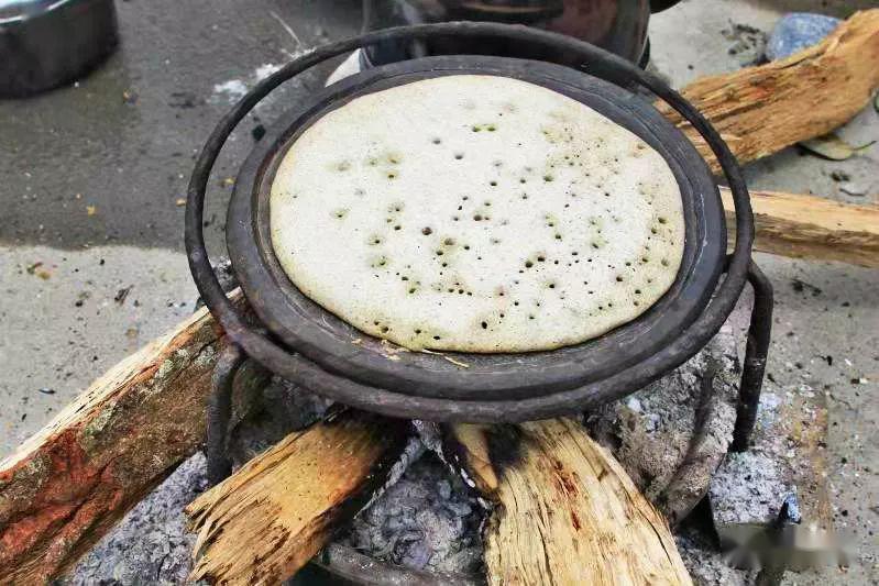 怒江美食怒族美食石板粑粑附淌口水视频