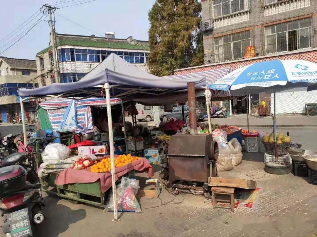 群眾:位於新區大路鎮的圌峰路,日常車流量很大,狹窄的道路又被約40多