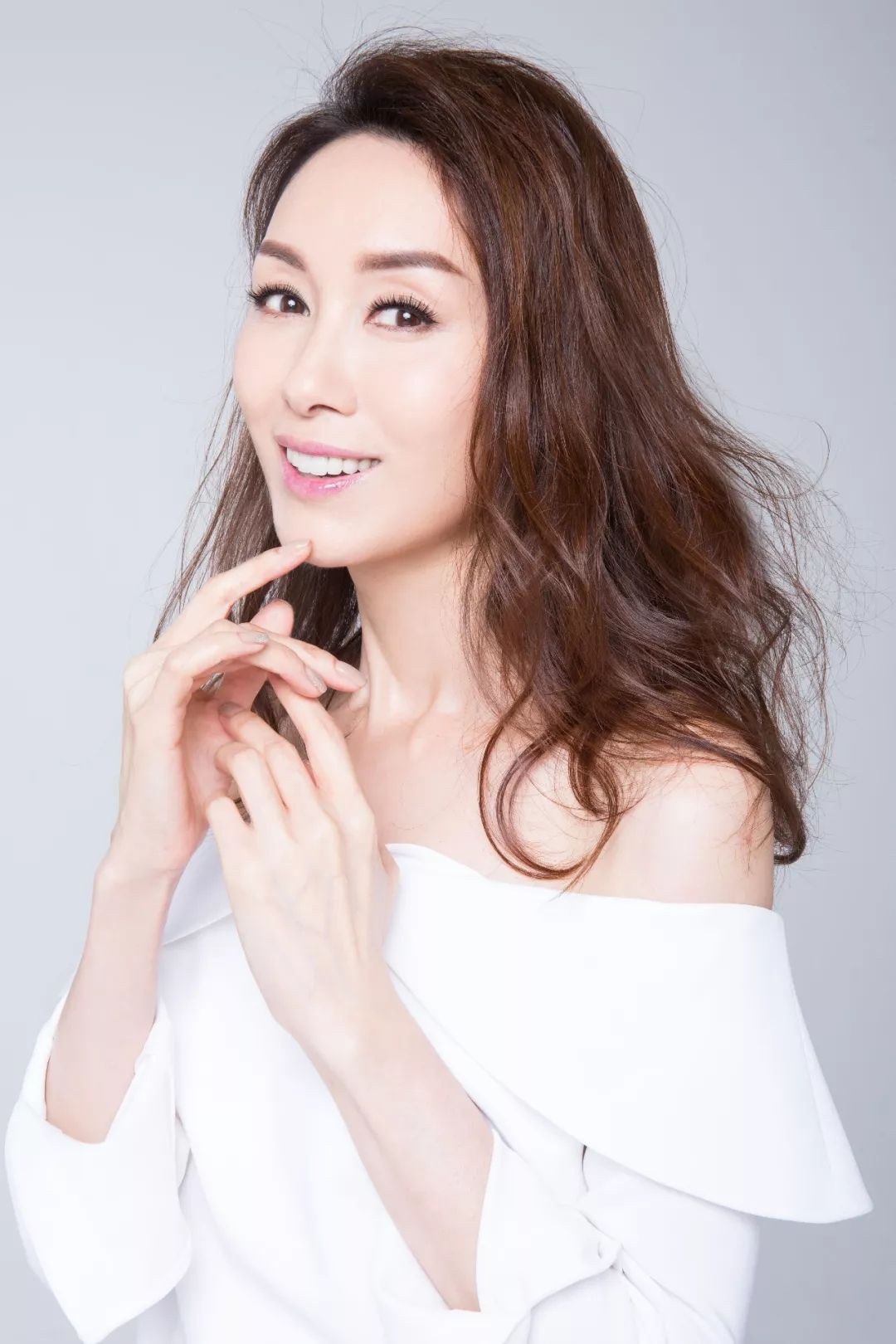 曾经在《创世纪》中一人分饰岑颖欣和高美娜二人的郭可盈在《创世纪》