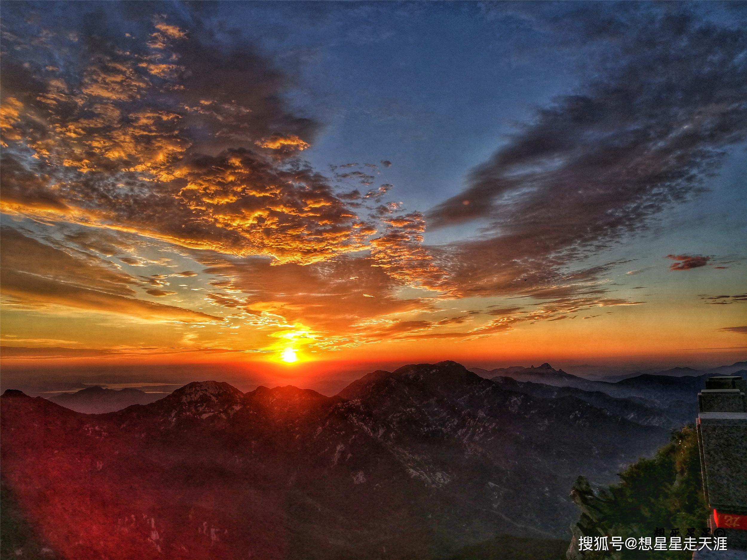 "鸡犬寂无声,曙光射寒色",冻的发抖的凌晨,当旭日东升时,激动的心