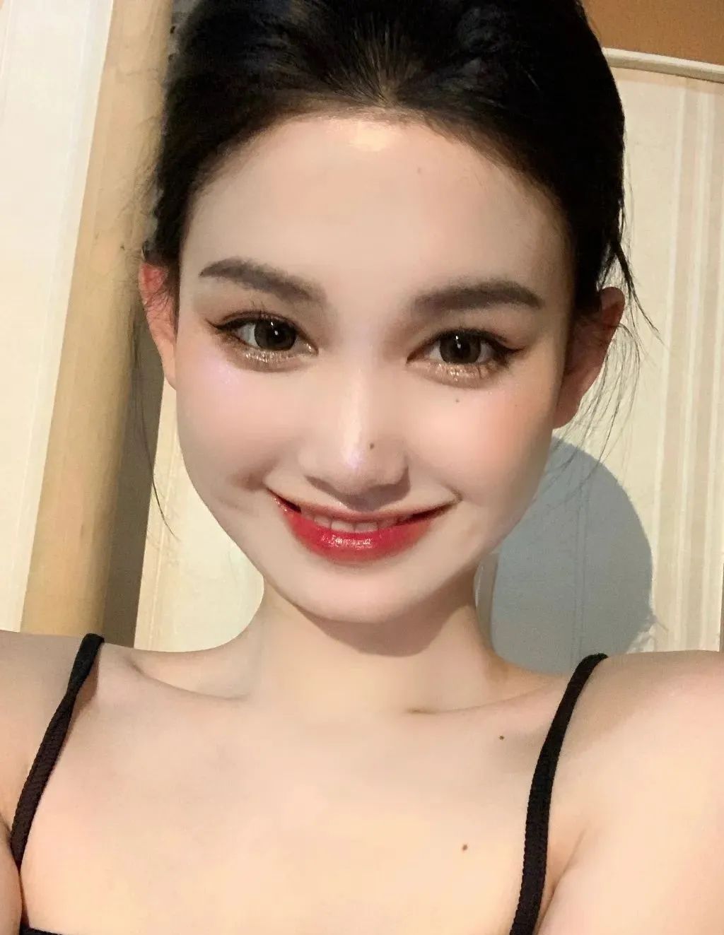 原创直播碾压雪梨一个从被霸凌中浴火重生的20岁辣妈模特