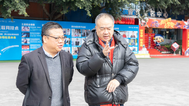 讲座结束后,高志森导演在四川新华吴院长,何主任的陪同下,参观了学院