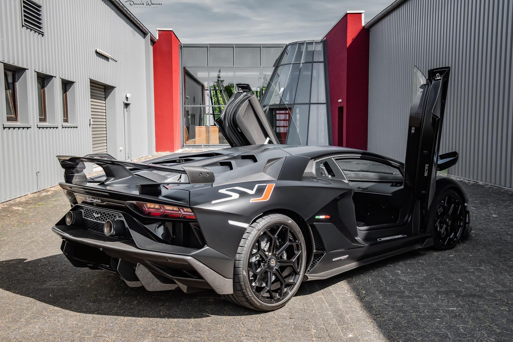 六百万"大牛"兰博基尼现身日本街头,车主露面,网友:老熟人