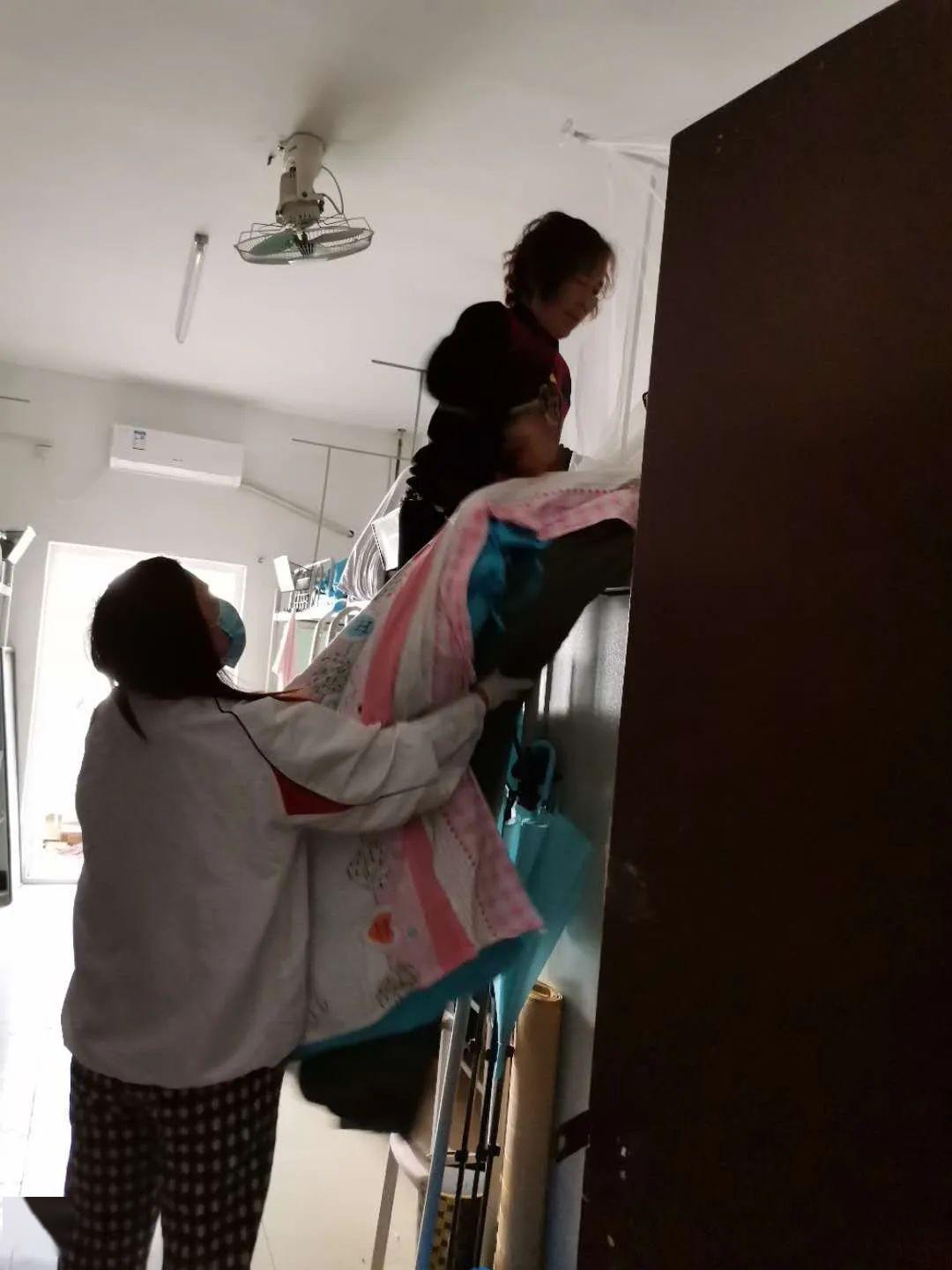 懂事的寝室长已经提前返校了 来自搜狐网