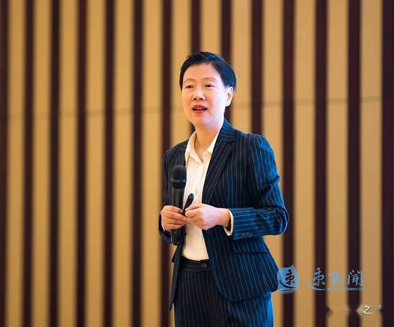 宿迁市委理论学习中心组召开学习会,知名财经作家叶檀作报告!