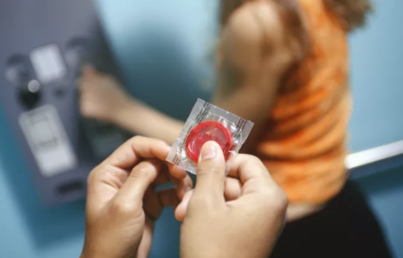 男性必备功课:正确使用避孕套步骤图