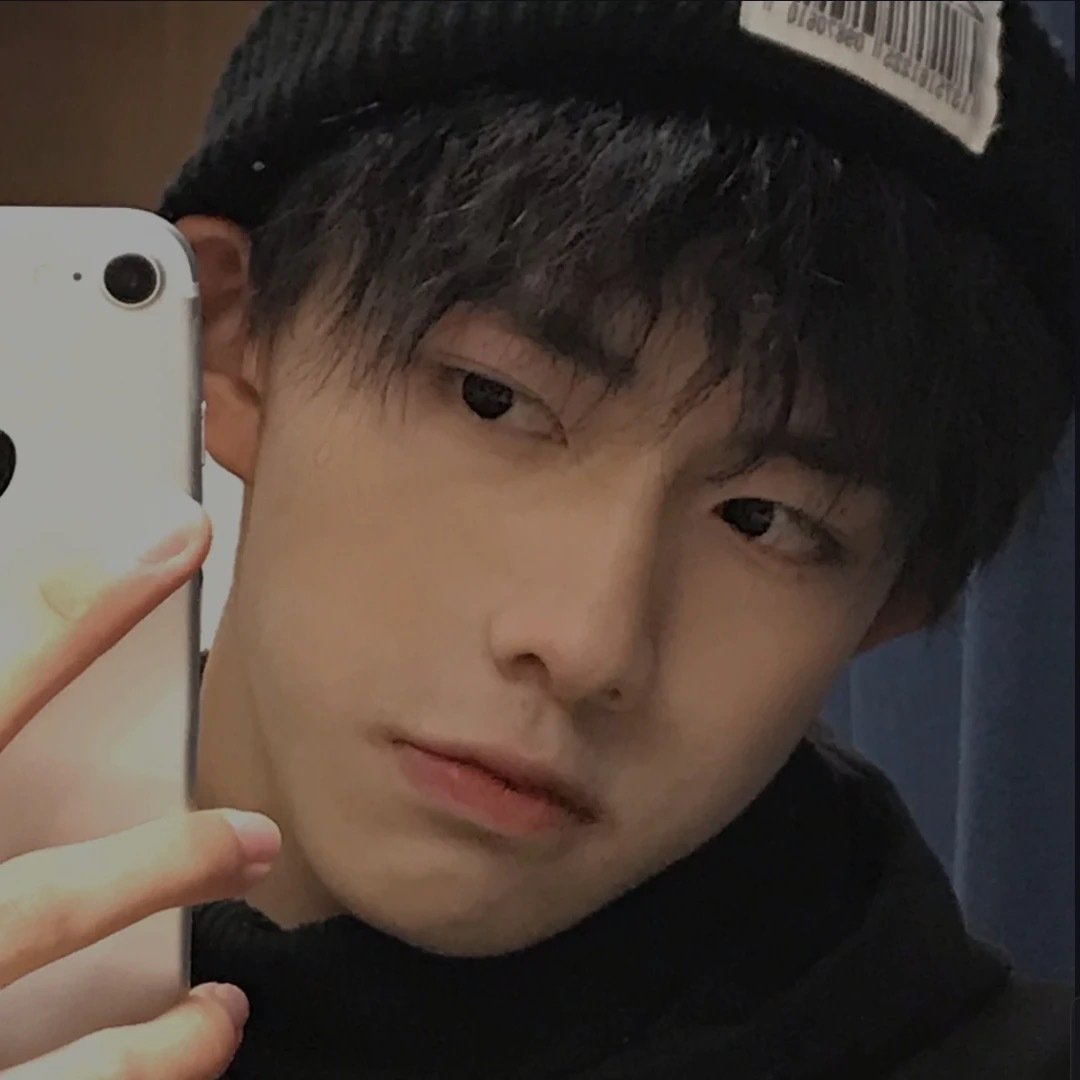 最新男头像成长的痛阻挡不了未来的光明