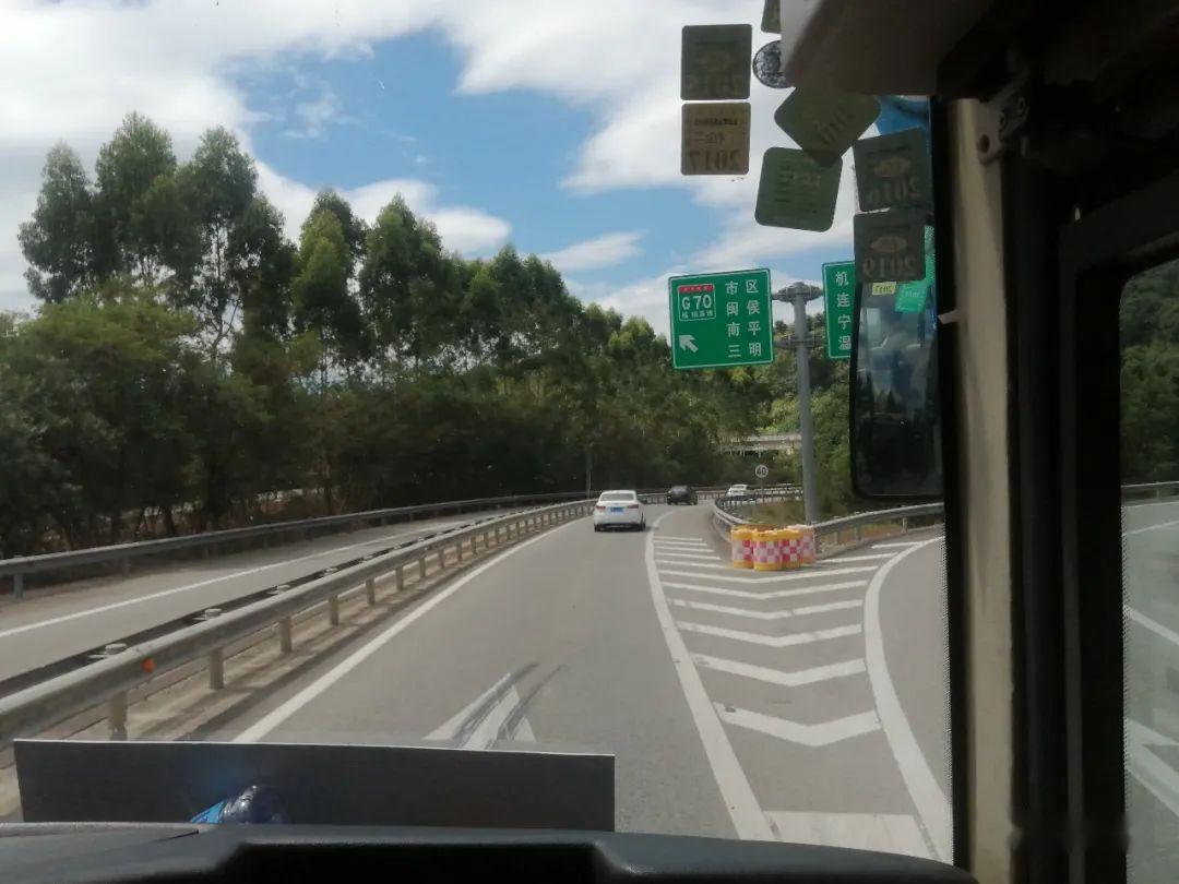 刚刚贵安桂湖收费站开始实行