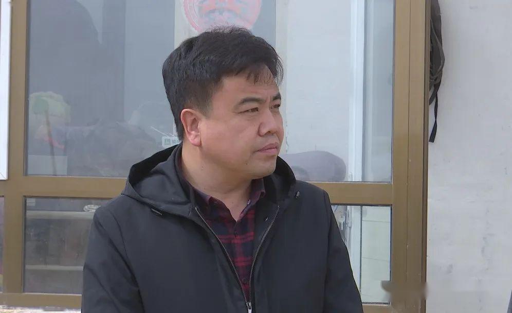 要闻于海成在别力古台镇督导检查脱贫攻坚工作明察暗访春季休牧工作