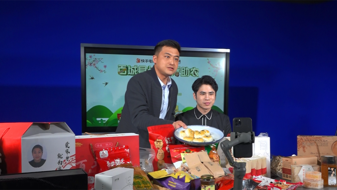 最帅县长杨明著名主播大可向您推荐洛南核桃饼偶买噶买它买它