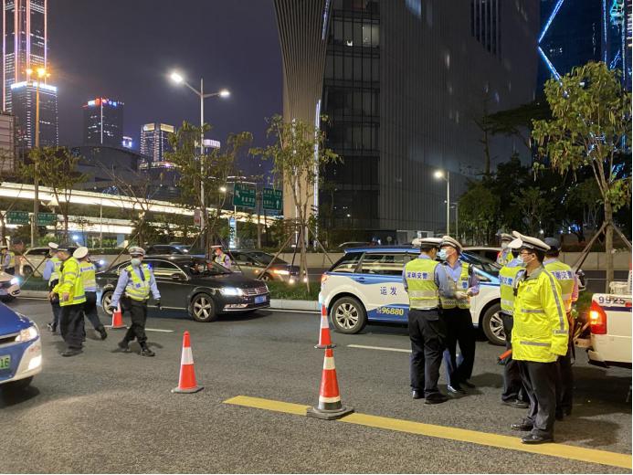 聚焦| 昨晚,我们又直播猎虎啦!这些情况统统都有!_深圳