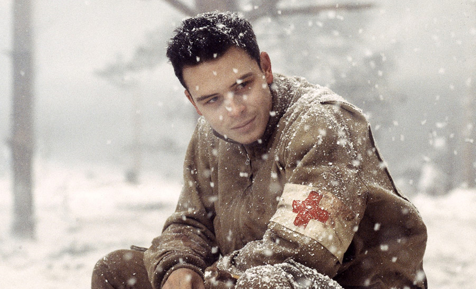 别看兄弟连的美军抽烟喝酒打牌打起仗来绝对让你心服口服