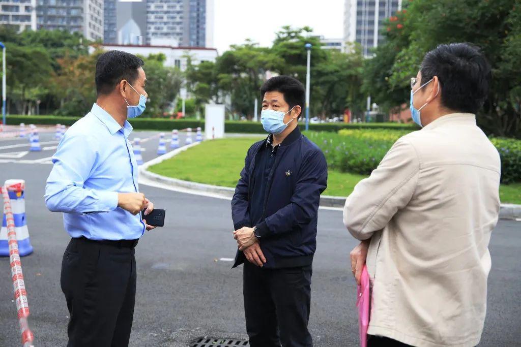南海区委常委,区纪委书记李伟成莅临我校检查返学复课及疫情防控工作