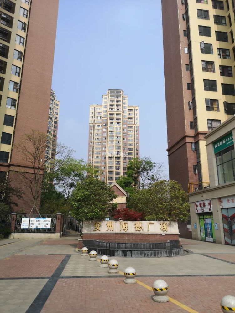 记者采访,从海德广场另一位购房业主杨先生那里得知,他虽然领到了购房