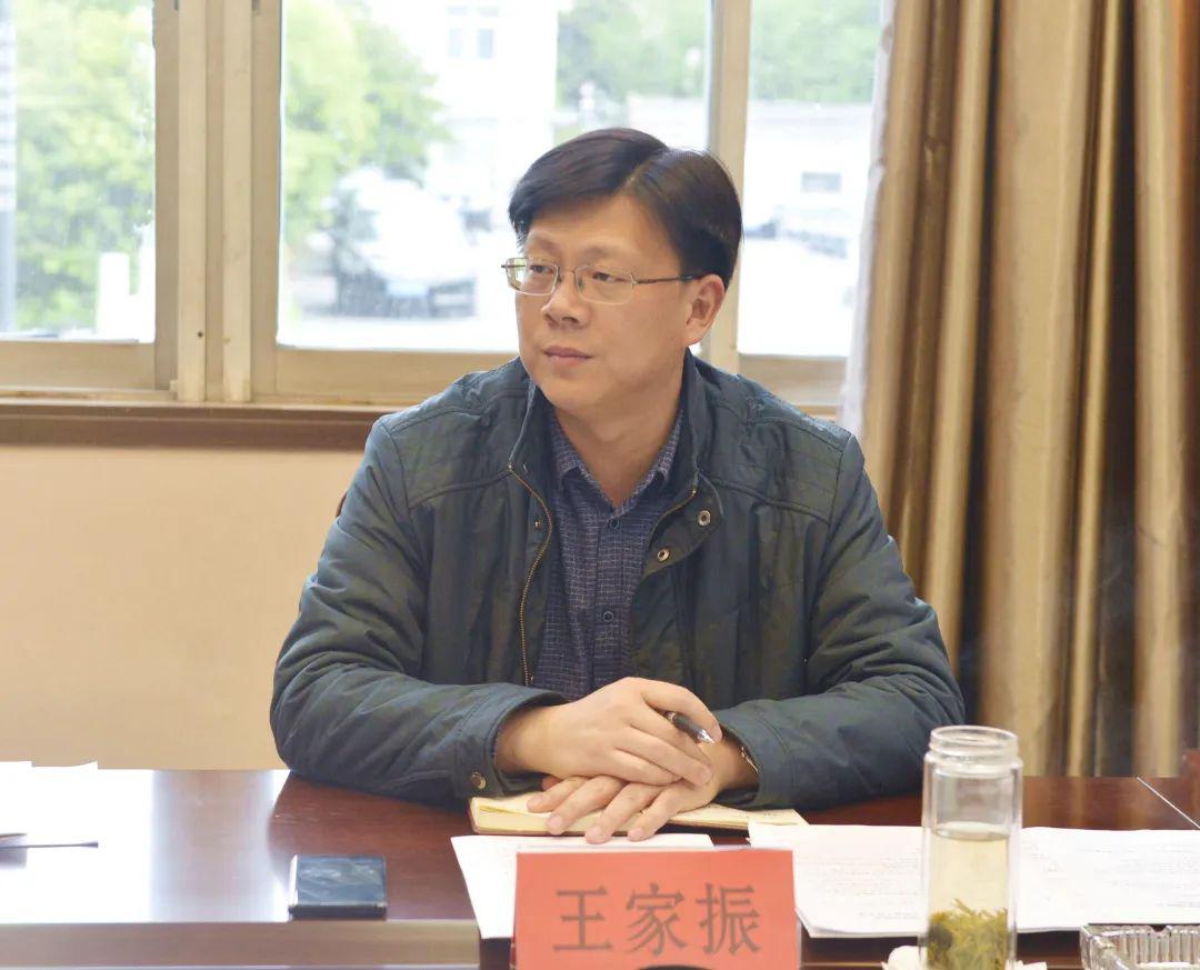 王家振传达了3月份全市农村人居环境整治工作情况通报精神