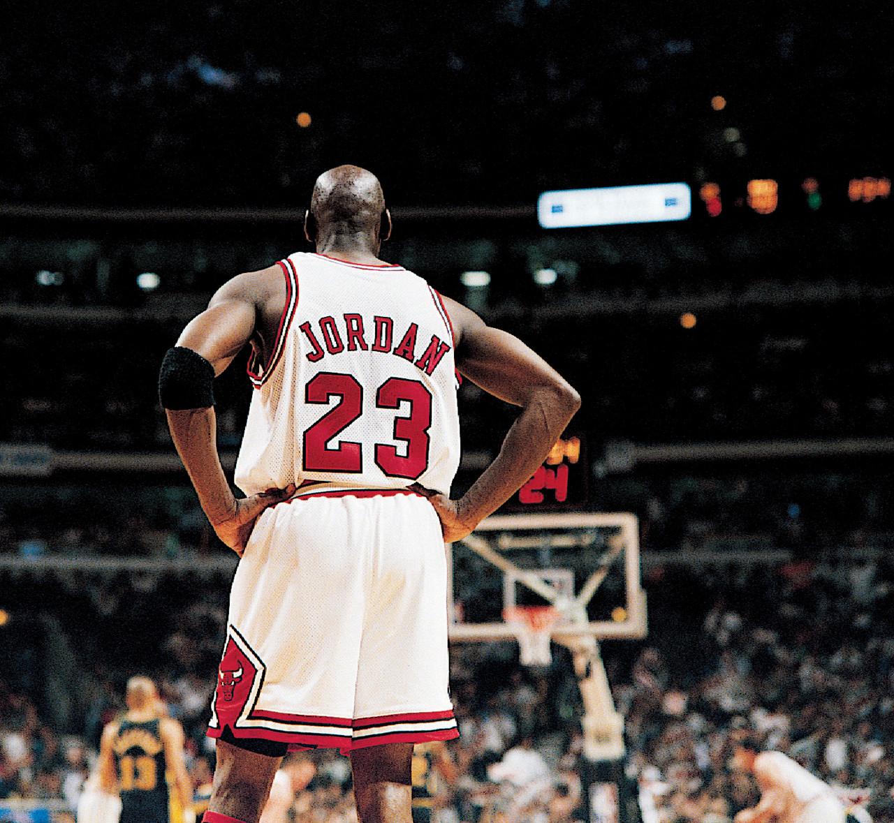 乔丹与詹姆斯的季后赛对比数据证明还是神更强