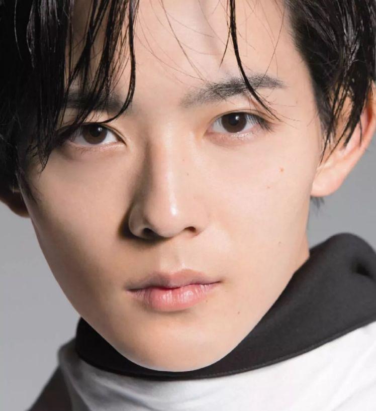 又奶又欲的龙星凉私藏的舔屏照送出