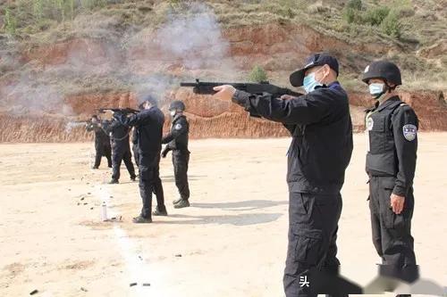 城关分局组织开展防暴枪操作及实弹射击训练