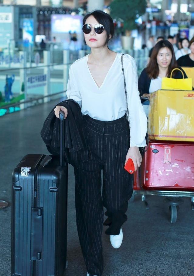 原创文艺女星高圆圆气质真飒衬衫配阔腿裤潇洒有型难掩少女感
