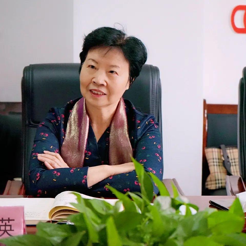 市关工委主任任桃英发表感言任桃英接牌后,代表市关工委领导班子发表