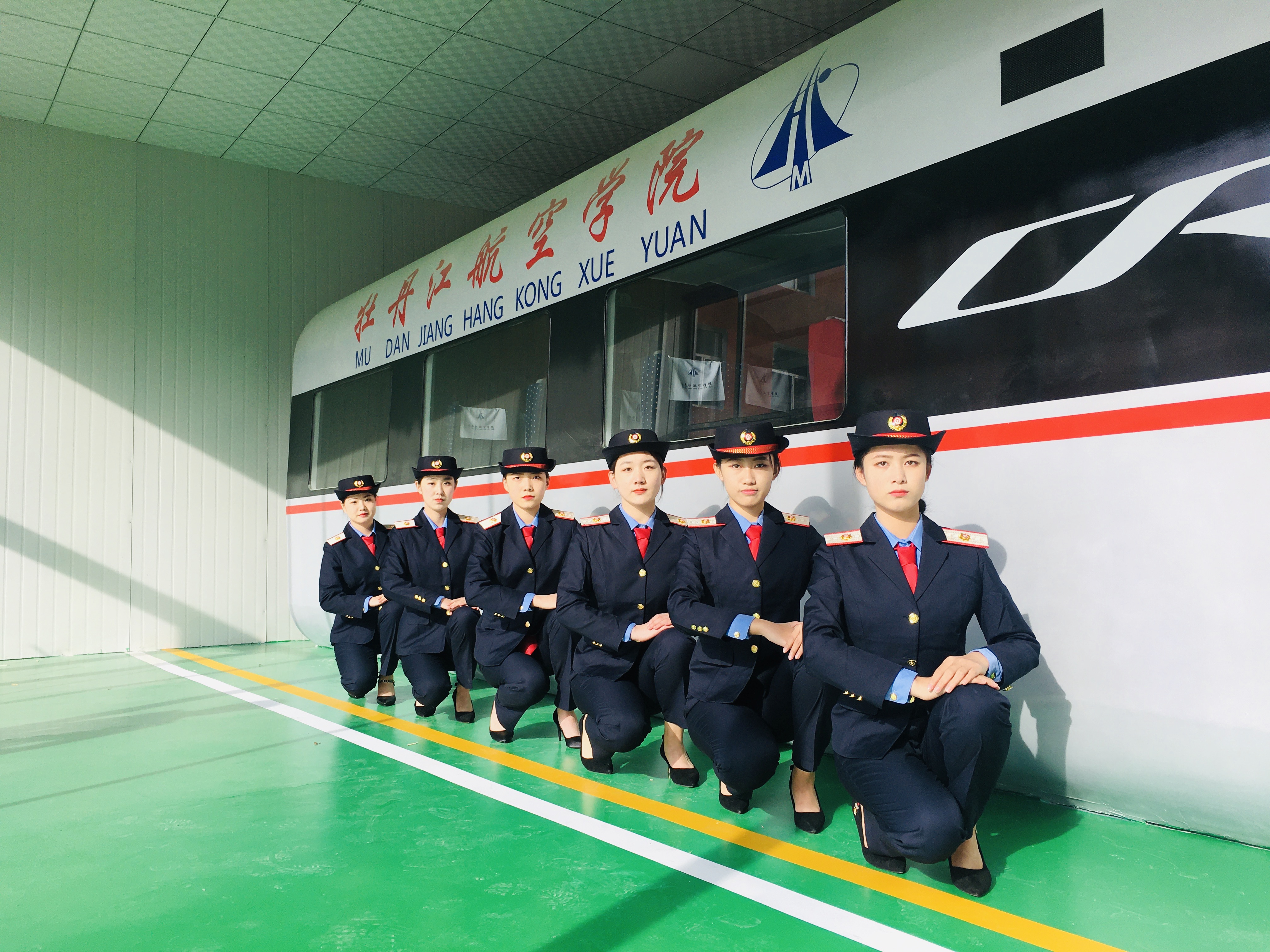 航空学院始终走在航空铁路行业发展的前列,最重要的是学校常年和北京