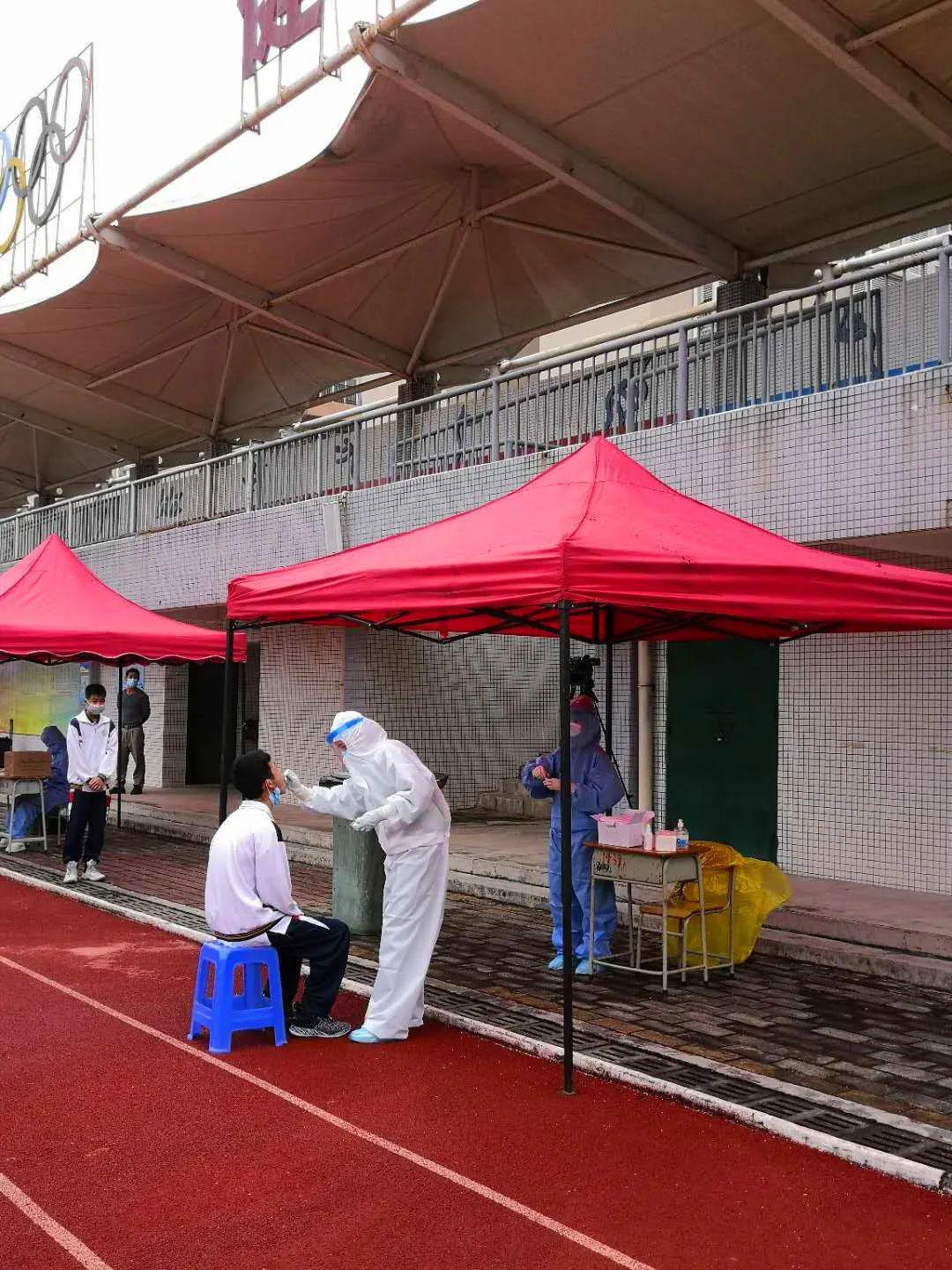 复课倒计时南朗镇中学毕业班返校复课学生接受核酸检测