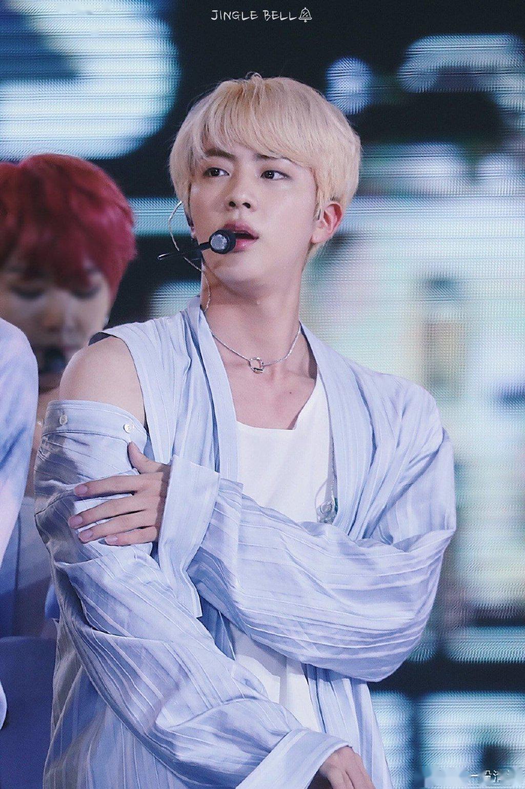 很在意露肉的防弹少年团金硕珍令人心动的儒教man