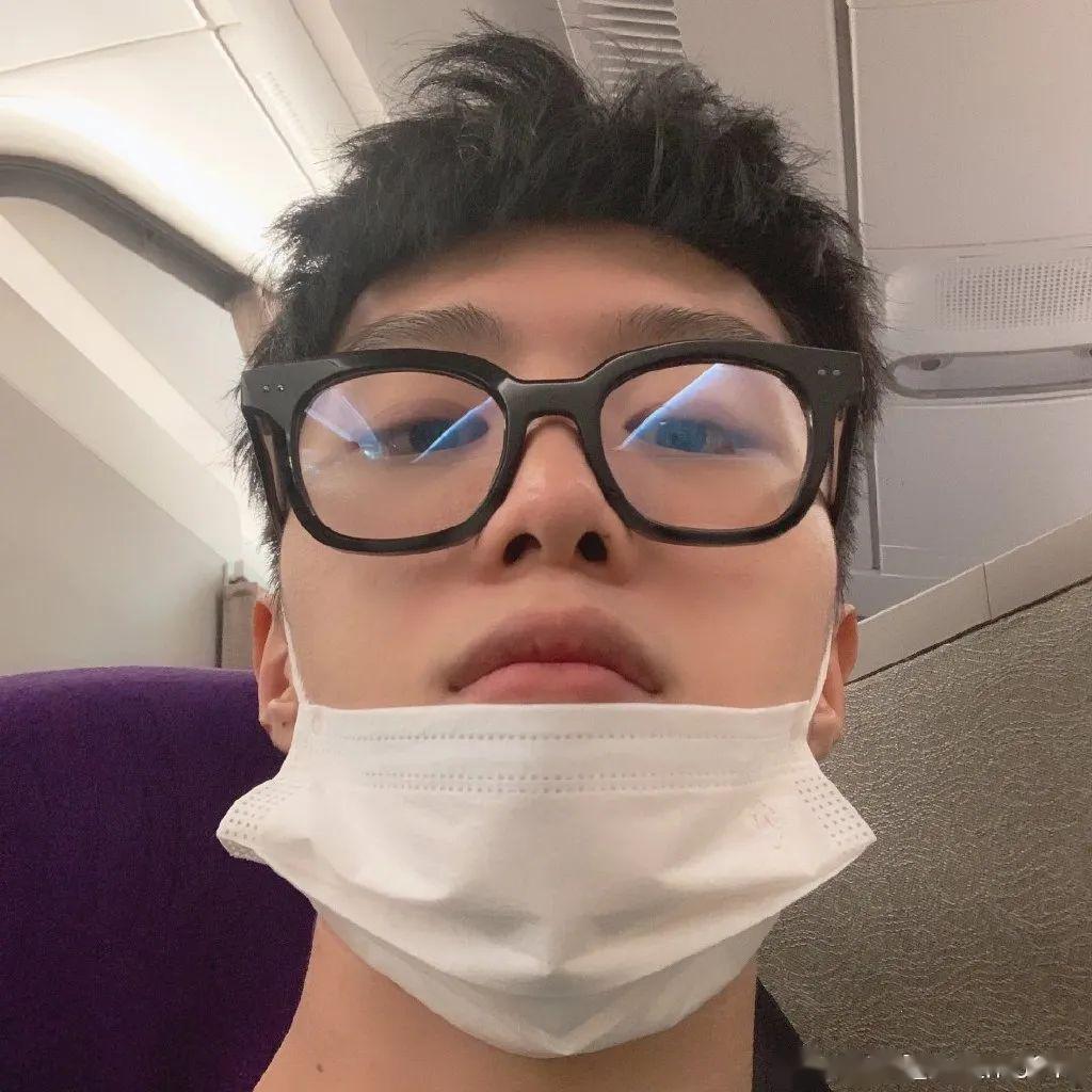 爆笑段子当代直男经典自拍表情是这样的哈哈哈