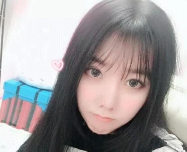 原创小团团发布最新自拍照,穿睡衣的全身照,这身高最多150cm