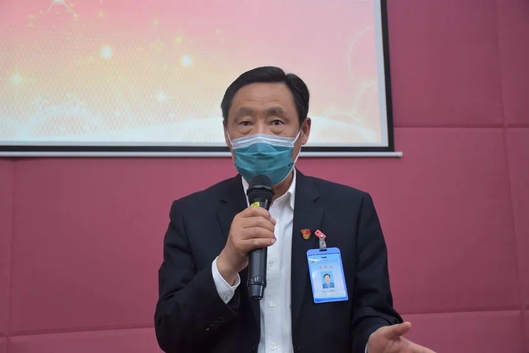 校委会郑益烽董事讲话初中部黄根林校长对学部防疫期间工作进行部署