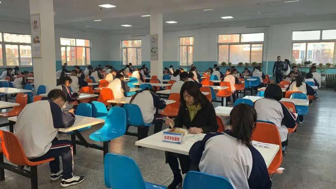 各年级错峰就餐包钢四中4月26日,包钢四中初中,高中非毕业年级学生