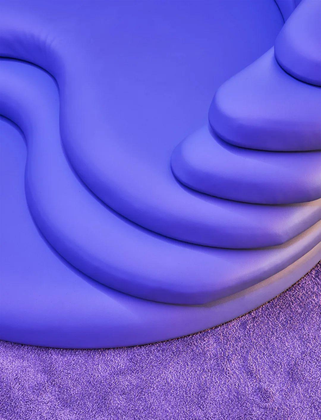 parturition stool第二件家具是一张分娩凳,是专为孕妇分娩设计的