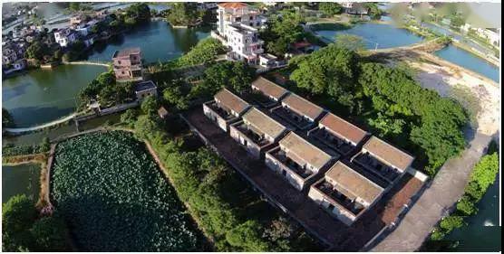 李家成故居李家成故居,由8座传统广府民居构成,故称"八座",都是大小