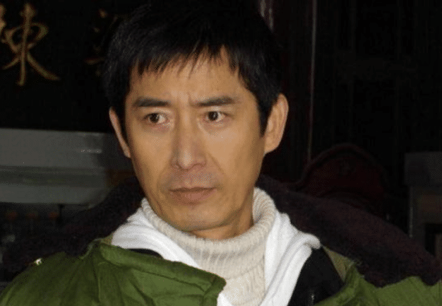 他当歌手出道,唱歌不红改行演戏,小有成绩后再当主持人_马跃