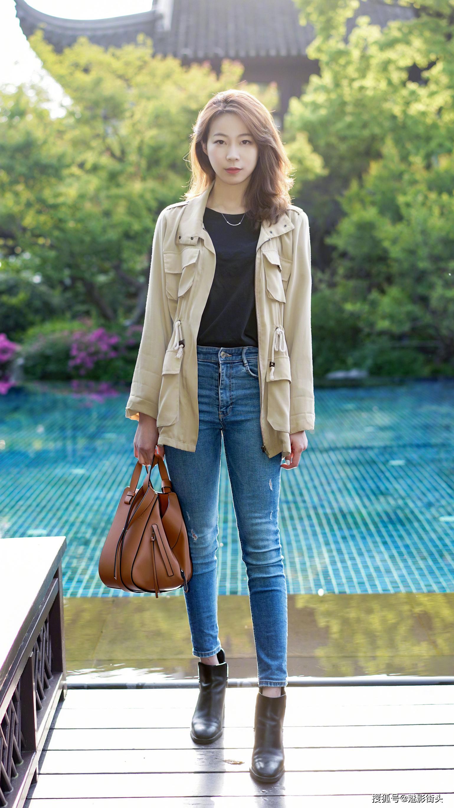 时髦的美女,用短靴来搭配春装凸显精致感,穿出春天的时尚气息