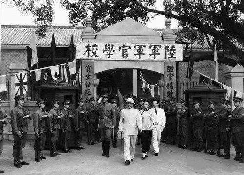 她,就是黄埔军校,全称是中国国民党陆军军官学校