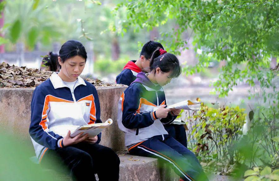 眉州校园仁寿一中北校区向善思进继往开来