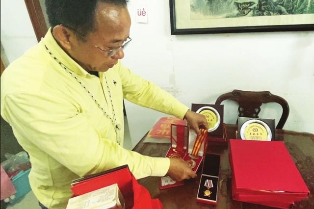 从献血达人到宣传大使苏州陆建国64本献血证背后的热血故事