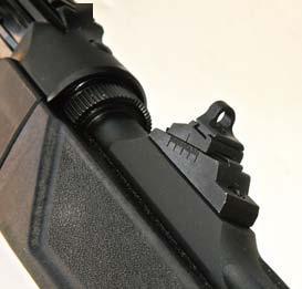 (左)与格洛克弹匣适配器(右)鲁格pc卡宾枪可兼容安装的弹匣(从左到右)